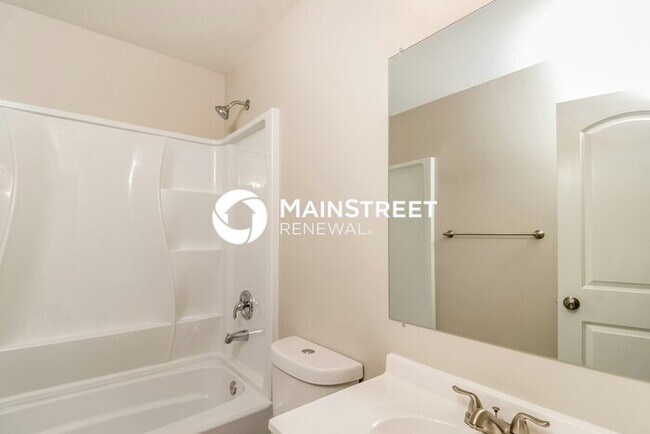 Building Photo - 4 Bedroom Pet-Friendly Home in Greensboro,...