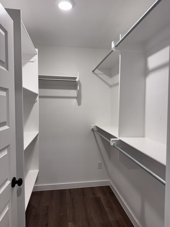 Building Photo - 520 Thicket Dr