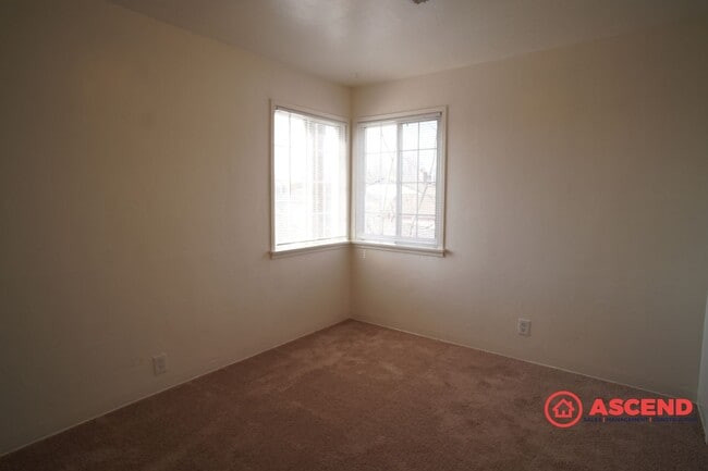 Building Photo - 2301 Olympic Dr