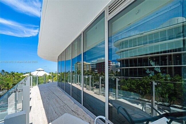 Building Photo - 1 Collins Ave