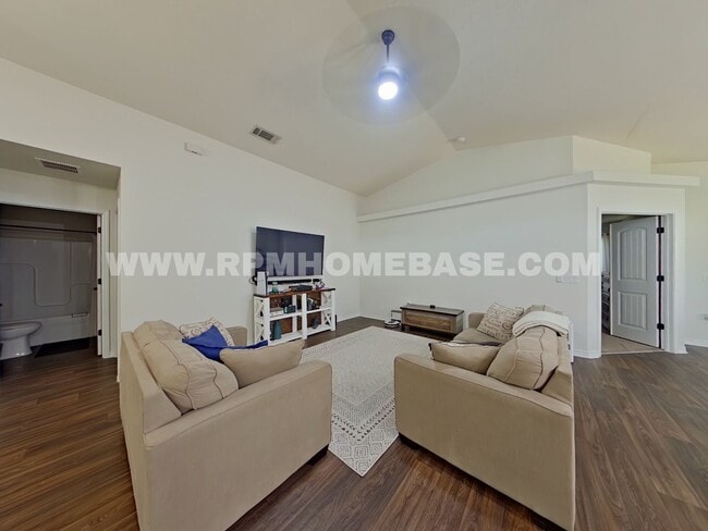 Building Photo - Available Now – Beautiful Rental Home in C...