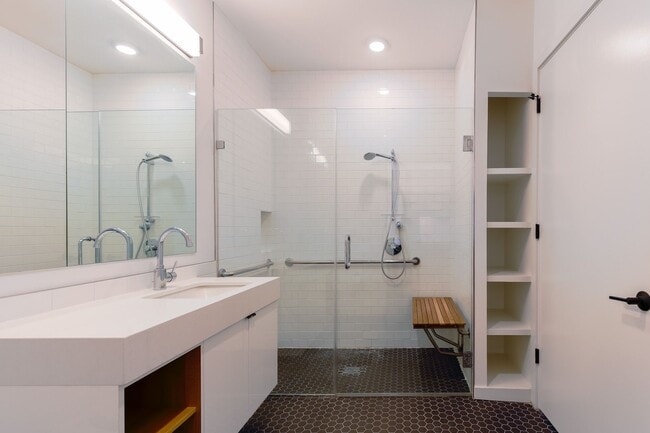 Building Photo - Terrific One Bedroom Condo in Truxton Circle!