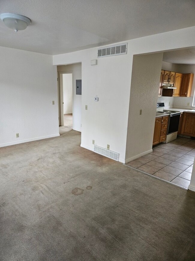 Building Photo - 628 N 360 W