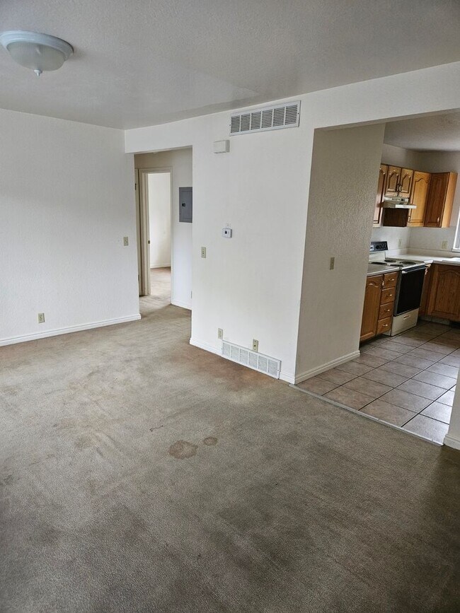 Building Photo - Contract Sale, 2 bedroom apartment, North Orem