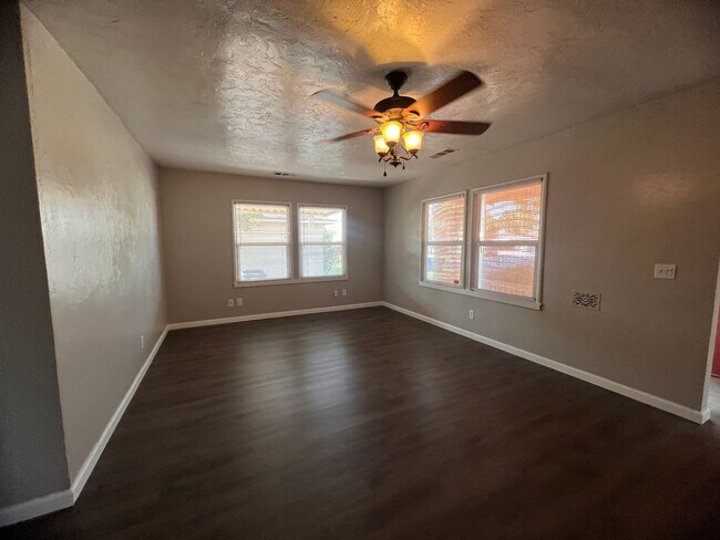 Building Photo - 638 N O St