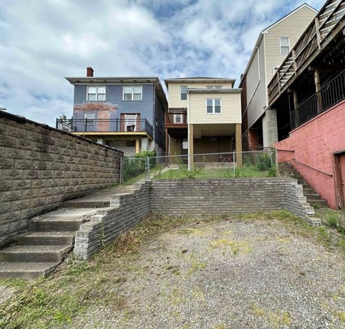 Building Photo - 804 Lilac St