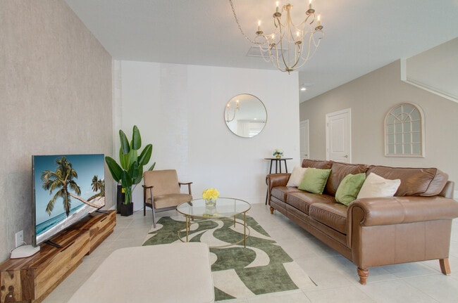 Building Photo - 587 Sanderling Cir