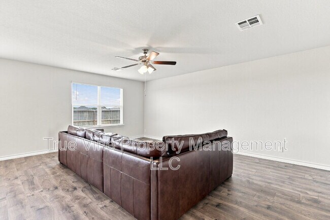 Building Photo - 913 Rolling River
