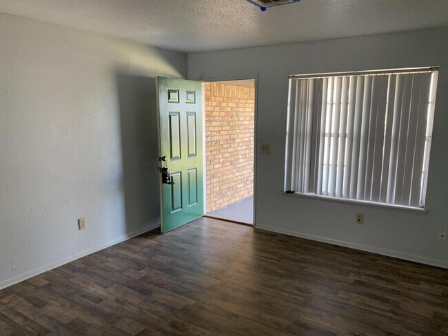 Building Photo - 1300 E Madison St