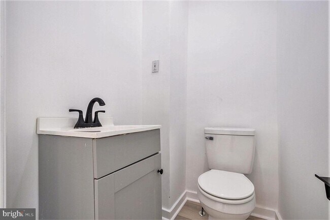 Building Photo - 129 E Phil Ellena St