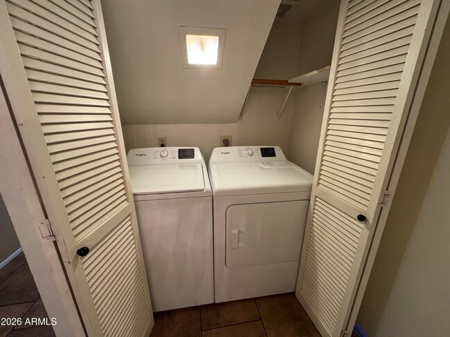 Building Photo - 24 W Melody Ave