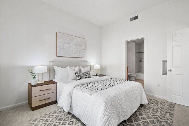 Building Photo - Modern and Luxurious 1 Bedroom 1 Bath Condo in the Desirable Brickyard Community