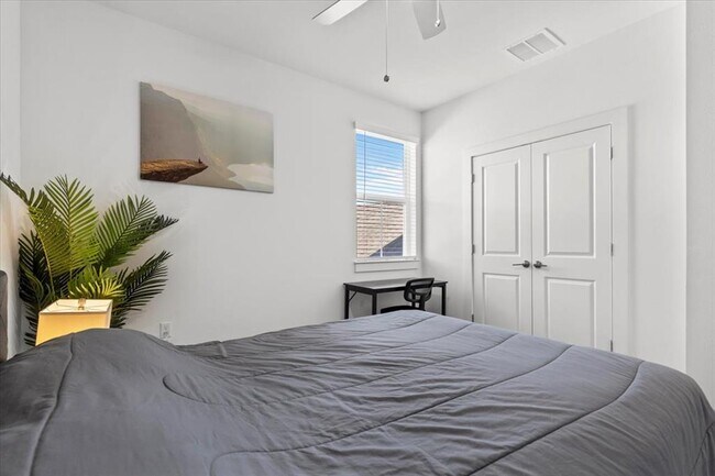Building Photo - 2516 Simond Ave