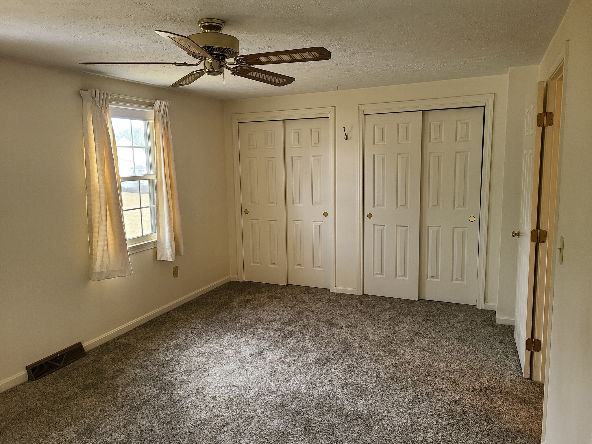 Building Photo - 48 Lochmere Ln