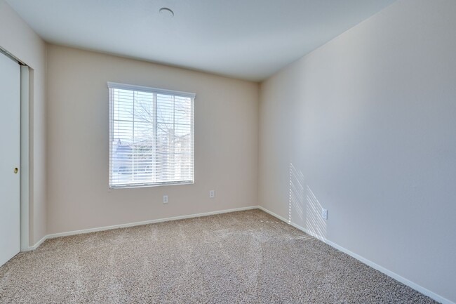 Building Photo - NW!! POOL!!!! GATED!!! Com. Park!!! Low Maintenance desert landscape front Yard. New Carpet!! Ups...