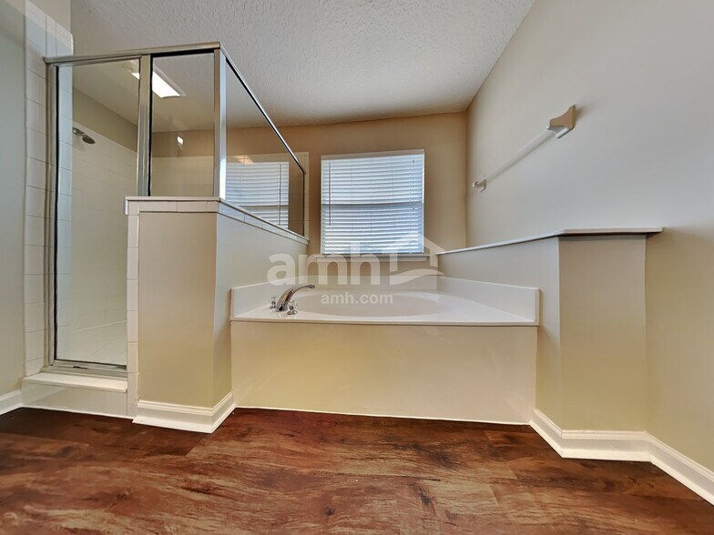Building Photo - 2859 Pebblewood Ln