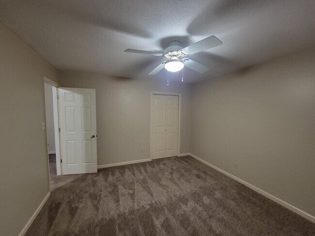 Building Photo - 4768 Red Leaf Ct