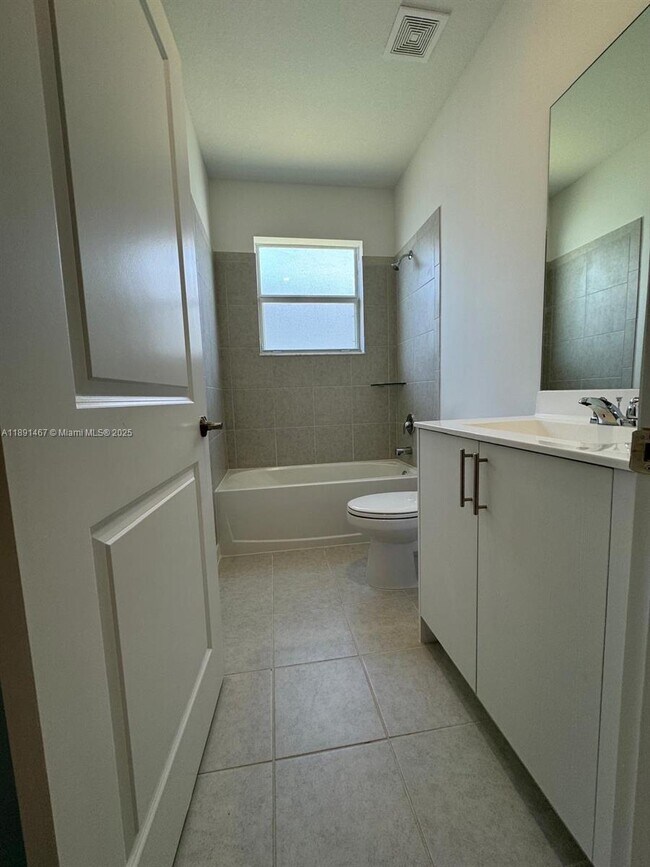 Building Photo - 16124 SW 148th Pl