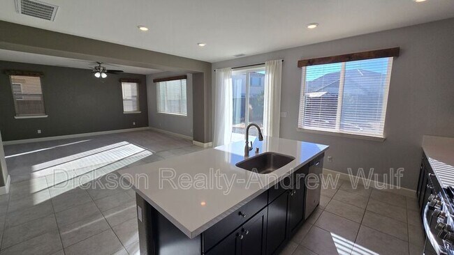 Building Photo - 2149 Neuer Dr