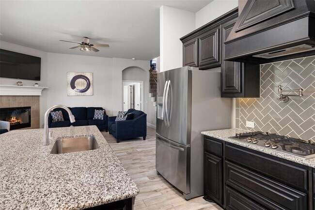 Building Photo - 1324 Thrasher Dr
