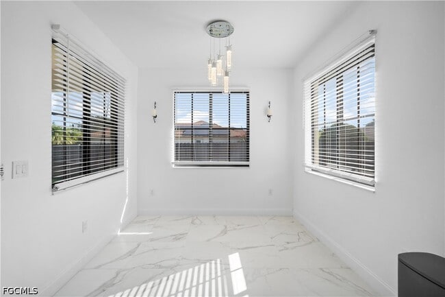 Building Photo - 24 Crestwood Cir S
