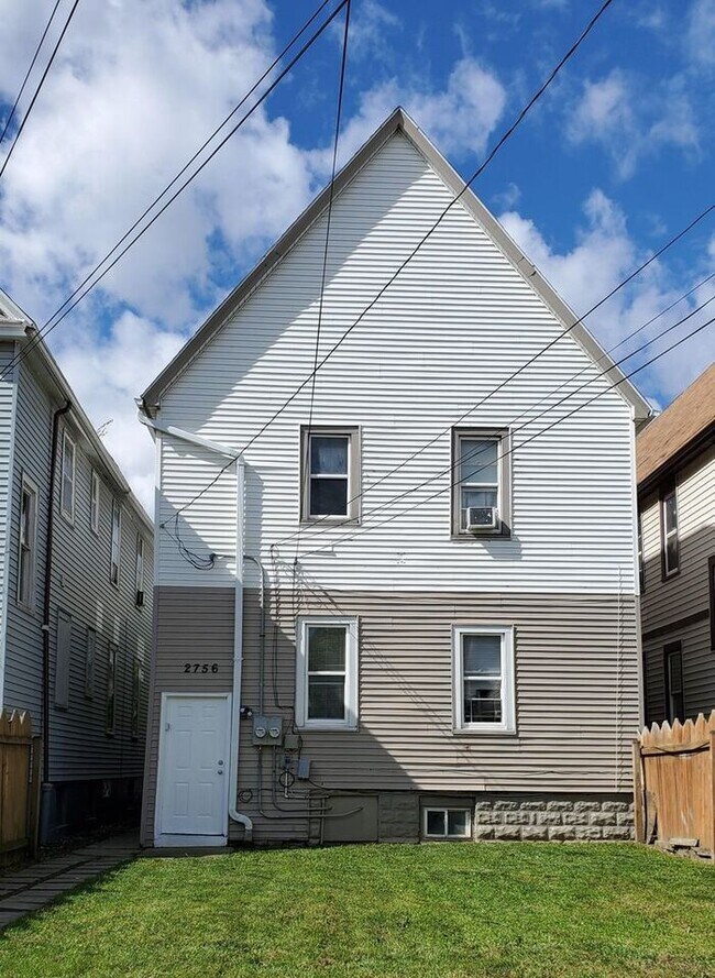 Building Photo - Remodeled Riverwest 3 Bedroom + Office Upp...
