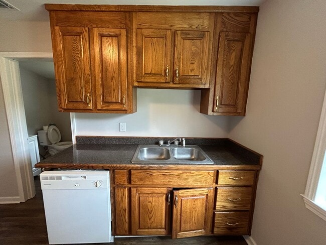Building Photo - Updated 3/1 House in South Rome- $1,095