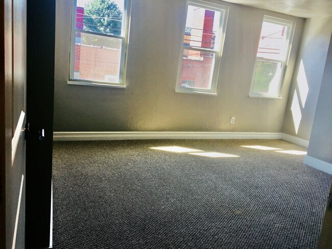 Building Photo - 3 bedroom in heart of South Side