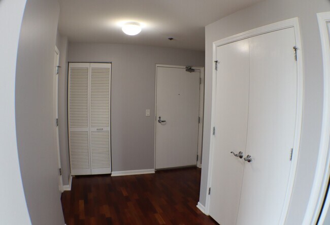Building Photo - 100 N Hermitage Ave