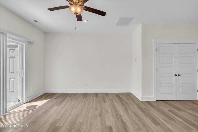 Building Photo - 7052 Crew Dr