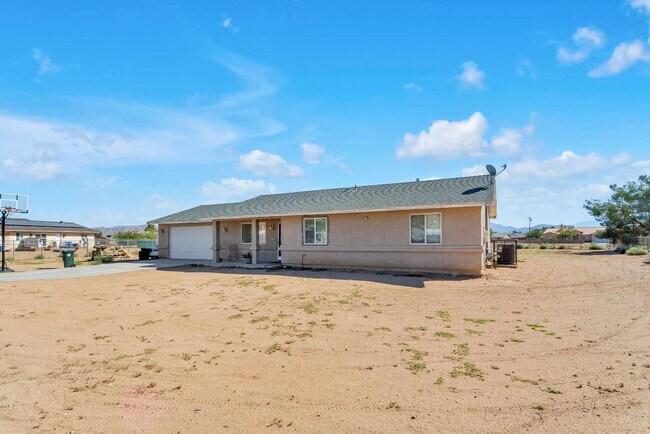 Building Photo - 15877 Serrano Rd