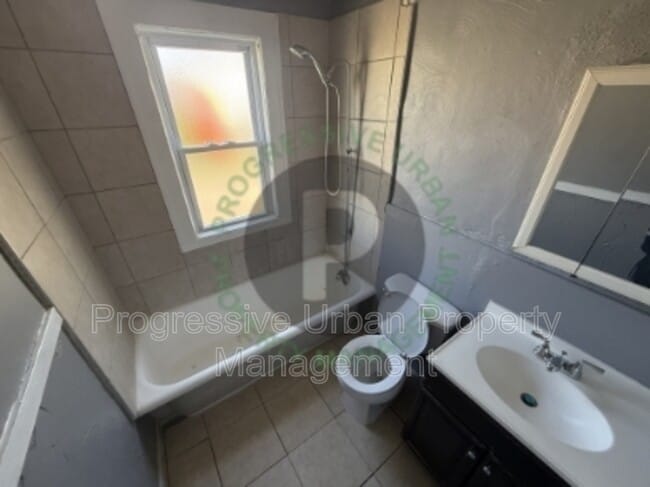 Building Photo - 3412 E 147th St