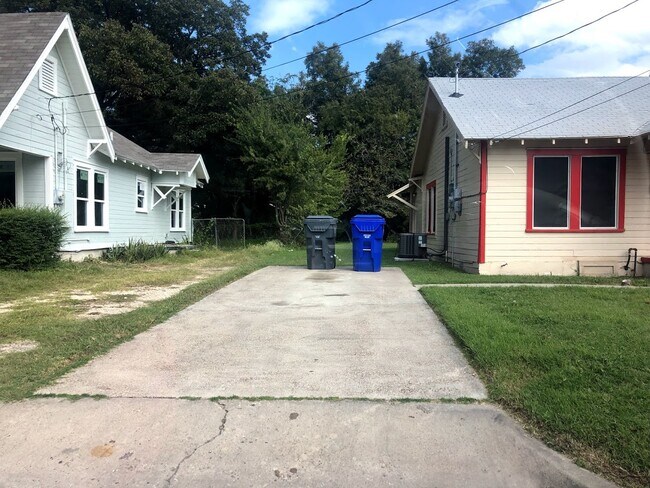 Building Photo - 223 Hood St