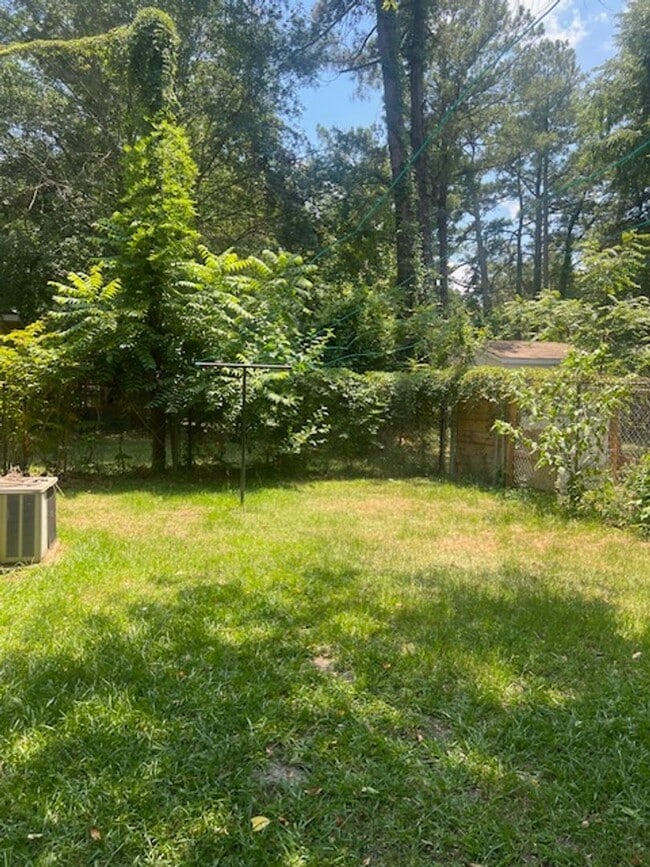 Building Photo - 5519 Higgins ~ Bonnie Doone