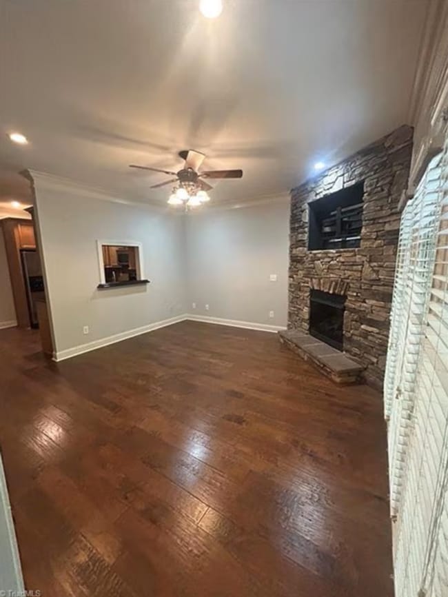 Building Photo - Spacious & Stylish 3 Bedroom, 2 1/2 Bathro...