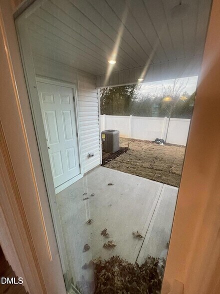 Building Photo - 1006 Peony Ln