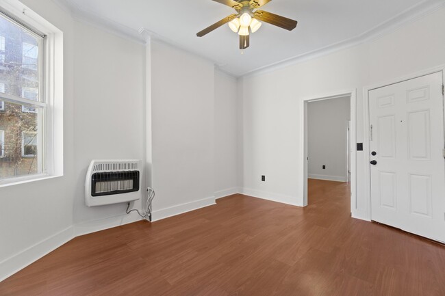 Building Photo - 310 28th St
