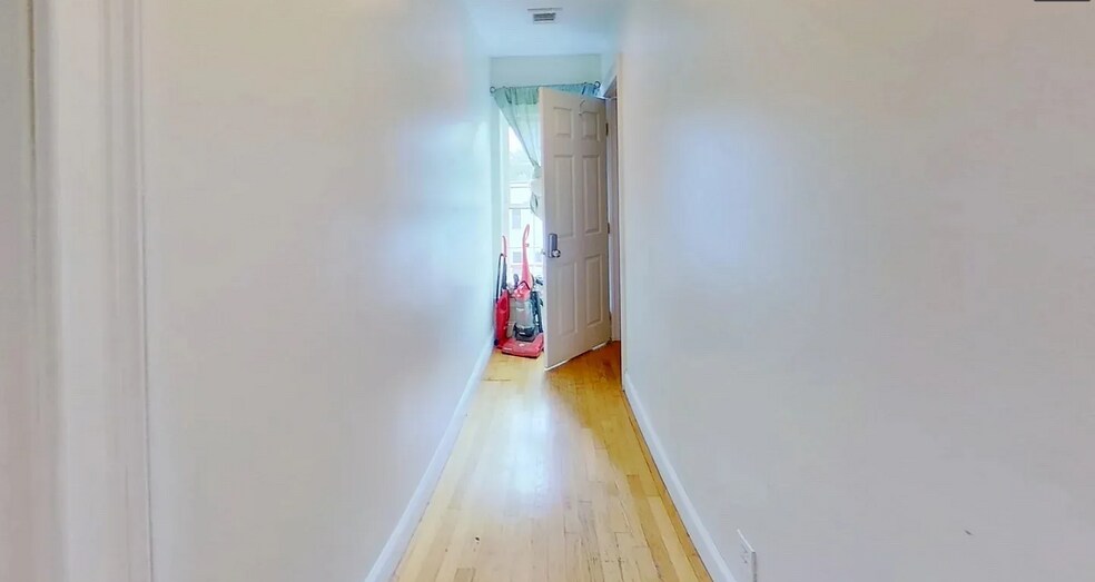 Building Photo - 205 Highland St