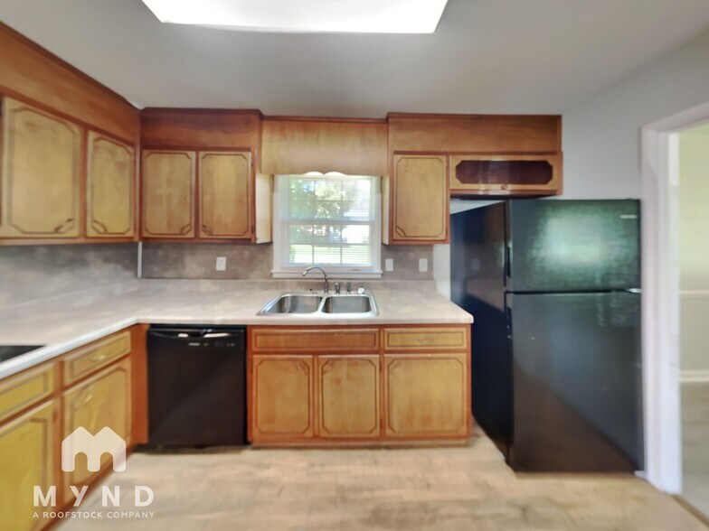 Building Photo - 916 Pine Hill Rd