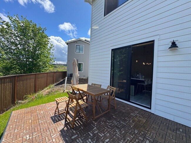 Building Photo - Modern and Immaculate 4-Bedroom Bethany Home with Designer Finishes and Fenced Yard