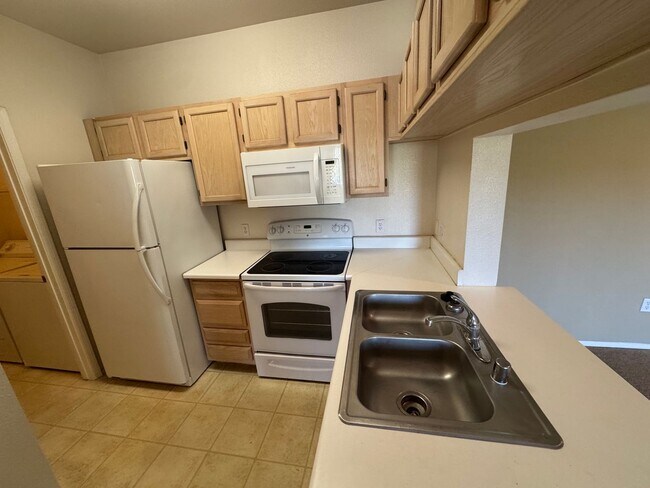 Building Photo - Cozy Condo in Ahwatukee