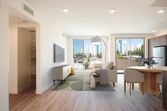 Interior Photo - 1126 Cornwell St