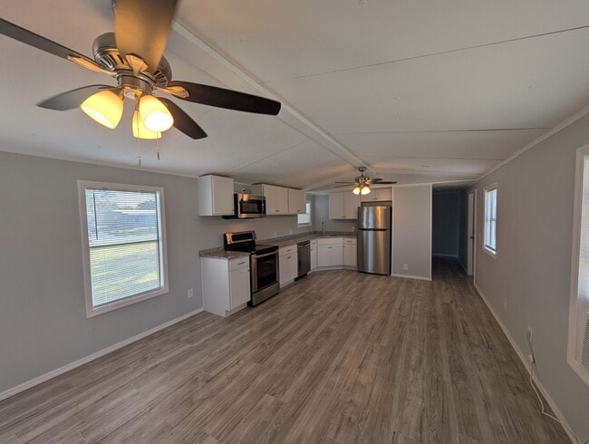 Building Photo - 2Bedroom /1.5 Bath Mobile in Mims Nicely Updated