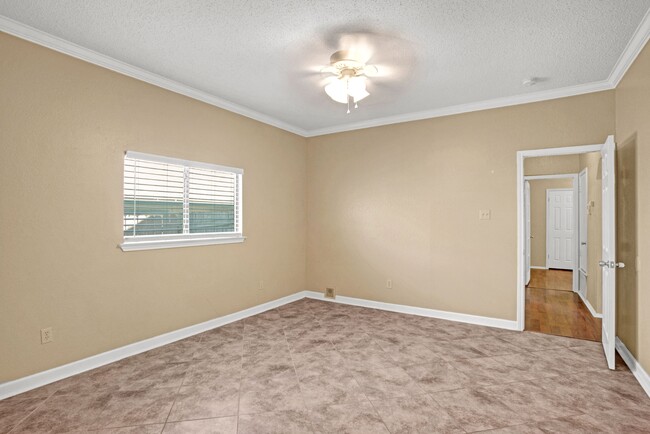 Building Photo - 16412 Framingham Cir