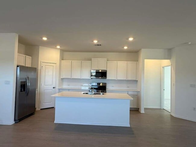 Building Photo - 200 Herald Dr