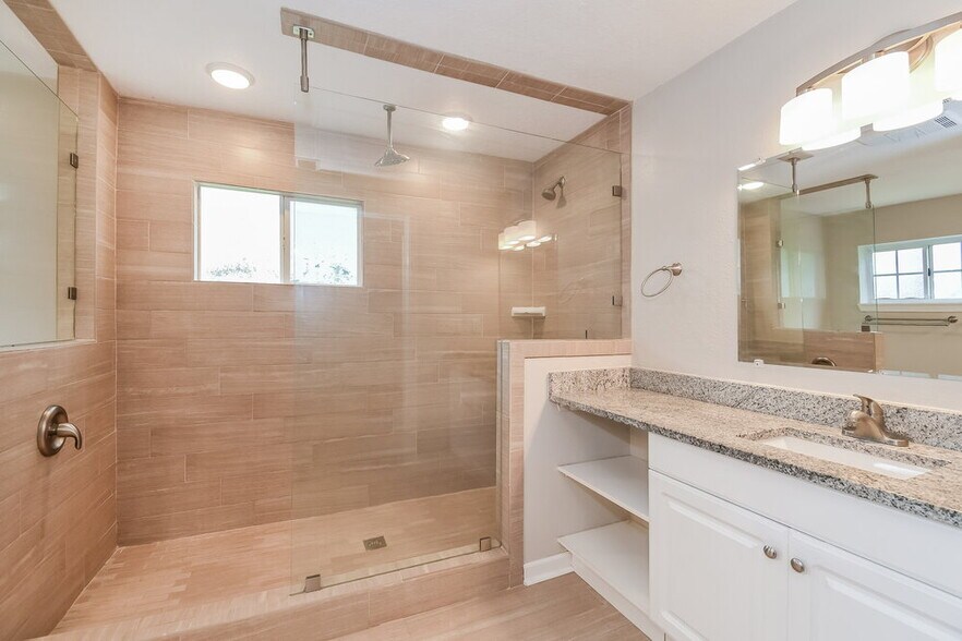 Building Photo - 8109 Grampell Dr