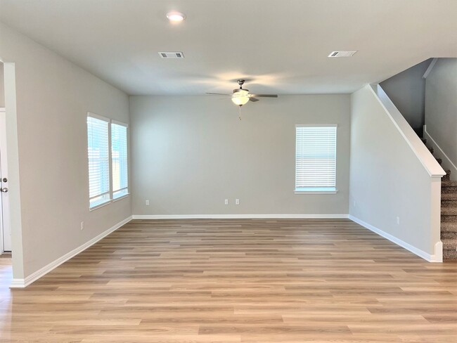 Building Photo - 3/2.5  Home + Office near downtown Hutto