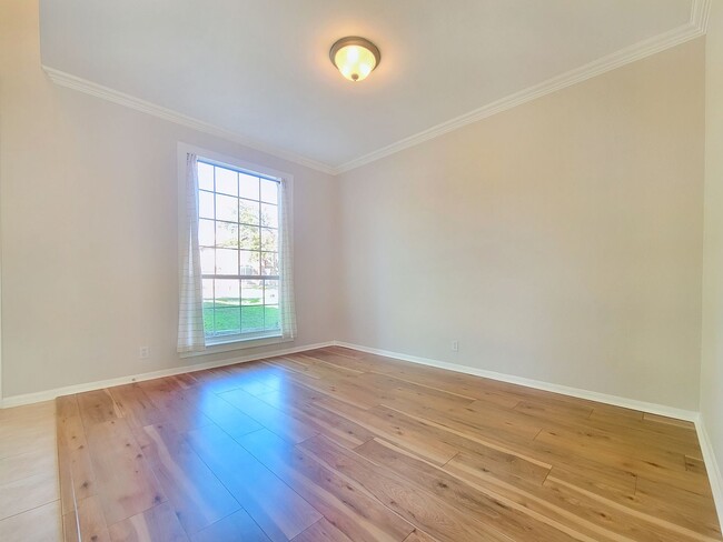 Building Photo - Beautiful Single Family - 4/BR 2.5/BA
