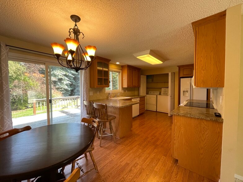 Kitchen & Dining - 510 W Horizon Ct