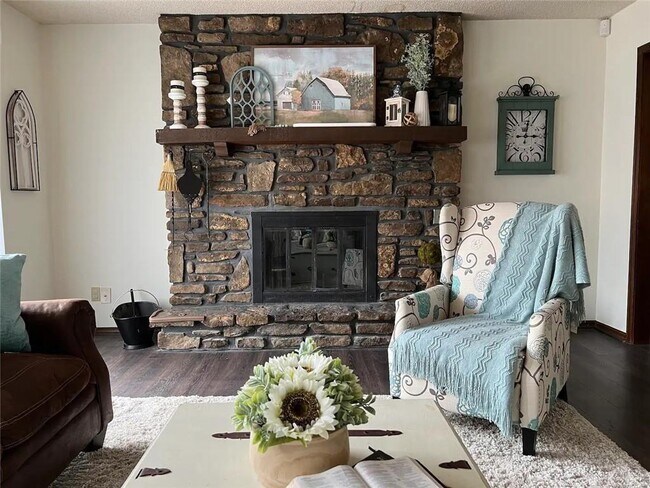 Building Photo - 14 London Dr